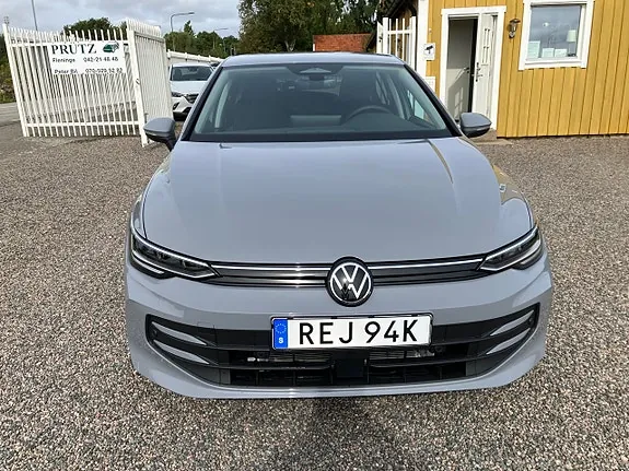 Volkswagen Golf 2026 photo 2