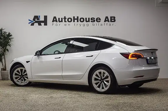 Tesla Model 3 2022 photo 2
