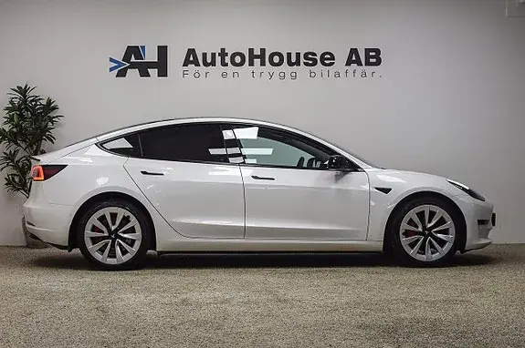 Tesla Model 3 2022 photo 3