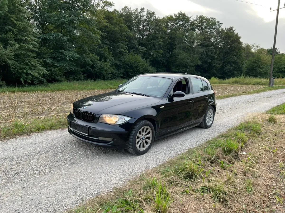 BMW 1 Series 2009 photo 2