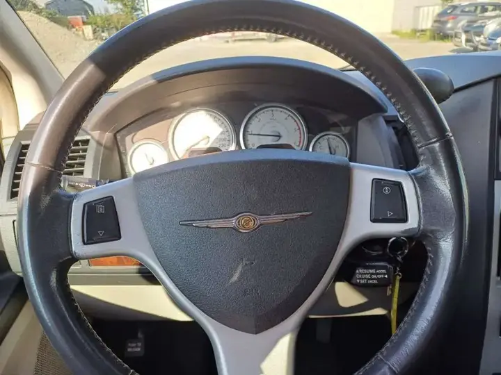Chrysler Voyager 2011 photo 3