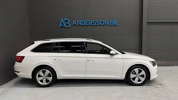 Skoda Superb 2019 photo 5