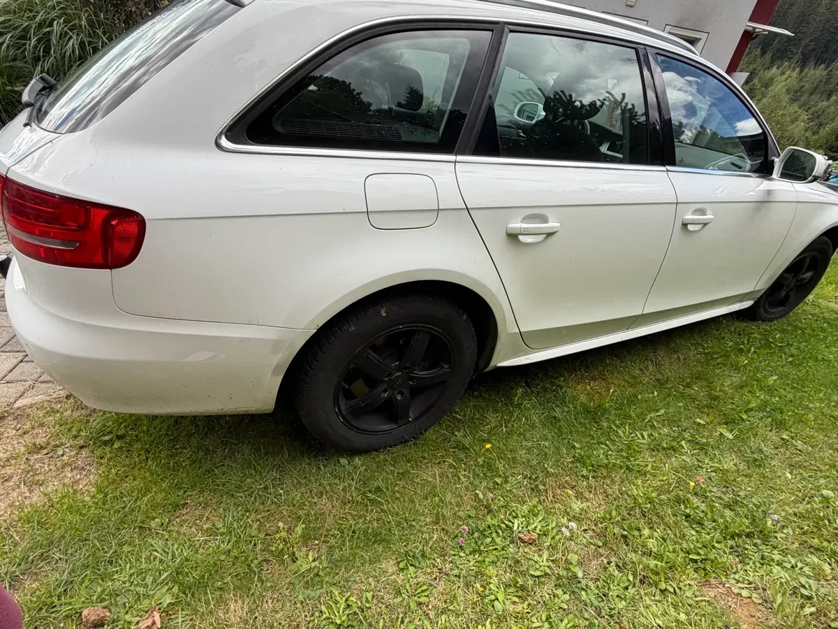 Audi A4 2011 photo 3