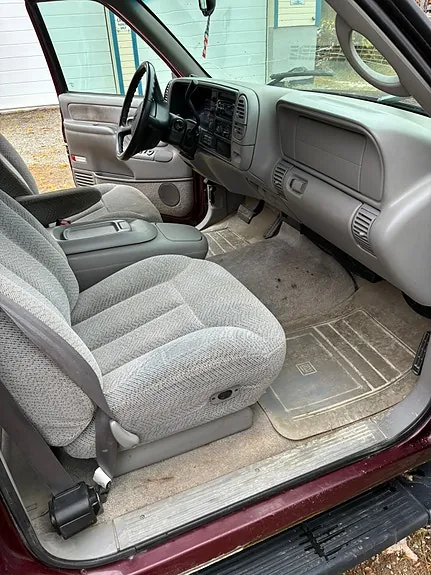 Chevrolet Suburban 1999 photo 3