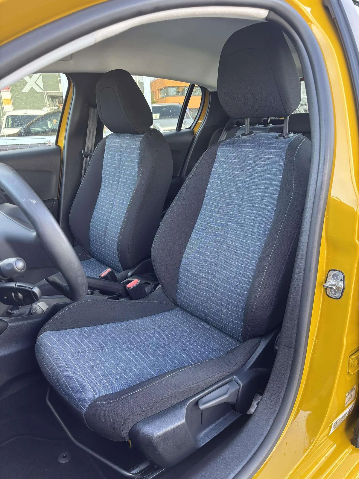 Peugeot 208 2022 photo 3