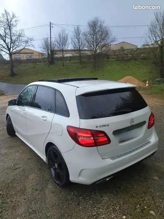 Mercedes-Benz B-Class 2016 photo 2