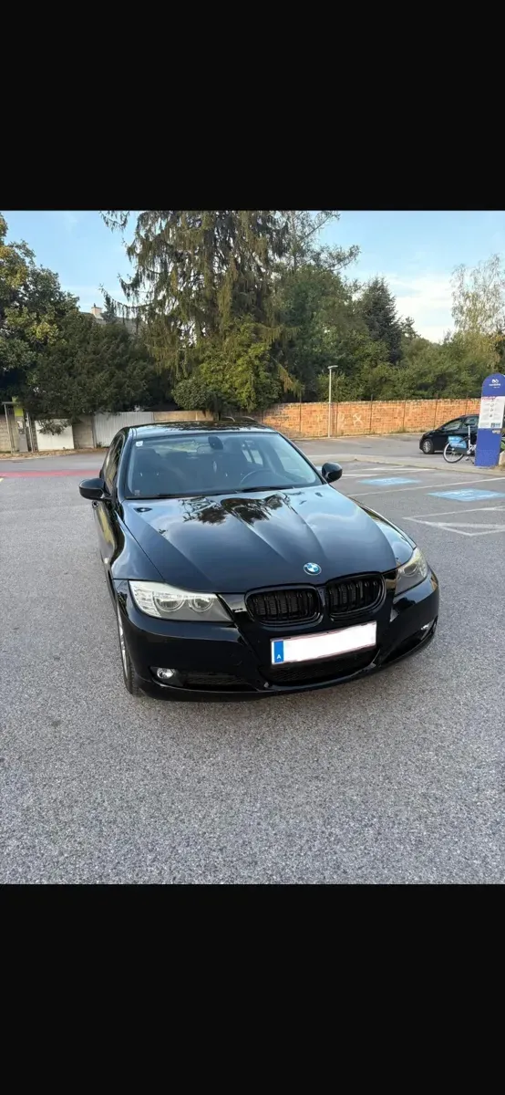 BMW 3 Series 2011 photo 2