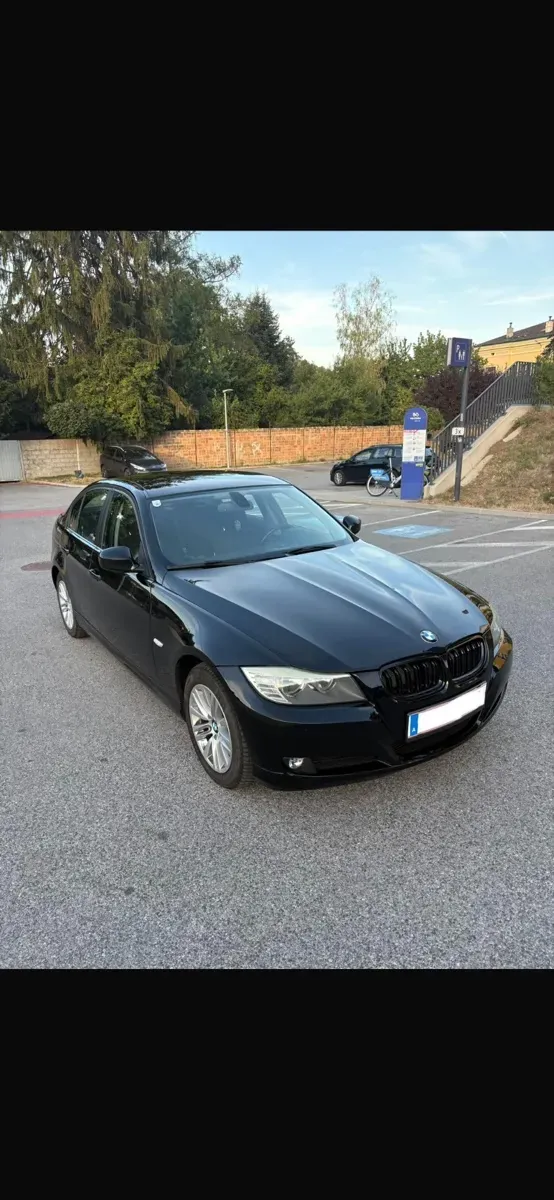 BMW 3 Series 2011 photo 3