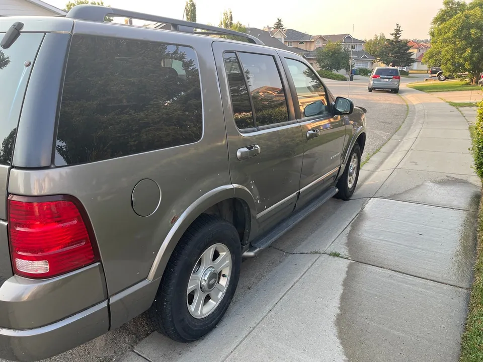 Ford Explorer 2002 photo 2