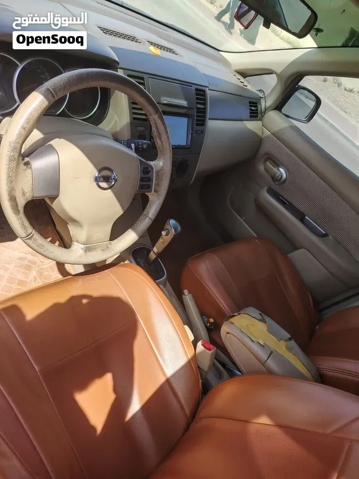 Nissan Tiida 2011 photo 4