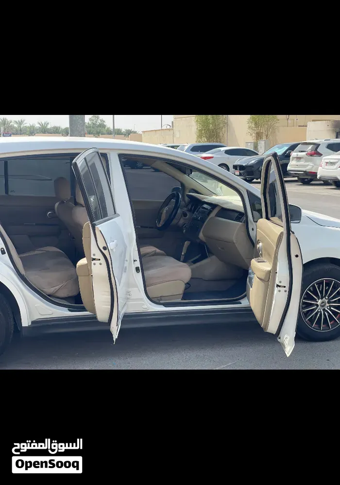 Nissan Tiida 2011 photo 5