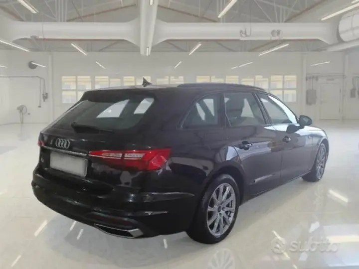 Audi A4 Avant 2023 photo 2