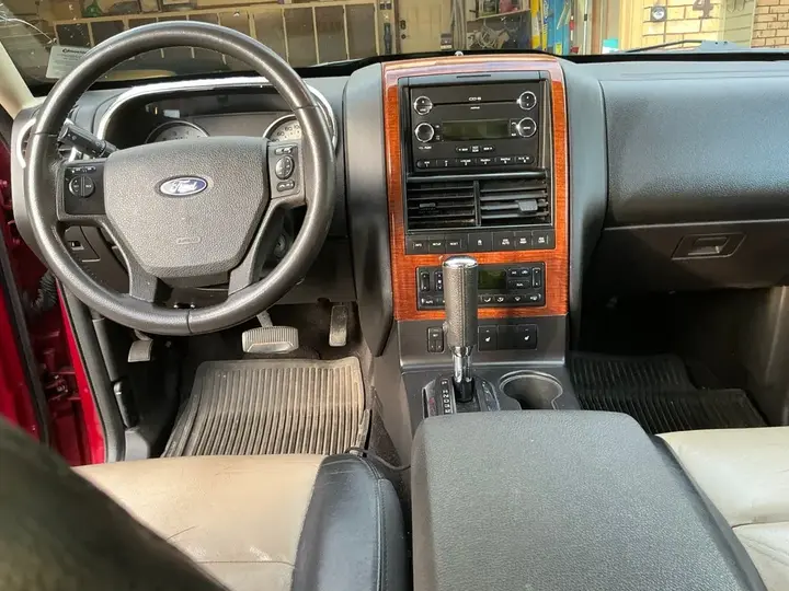 Ford Explorer 2010 photo 5
