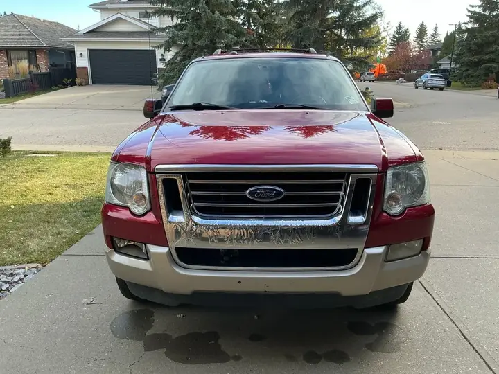 Ford Explorer 2010 photo 2