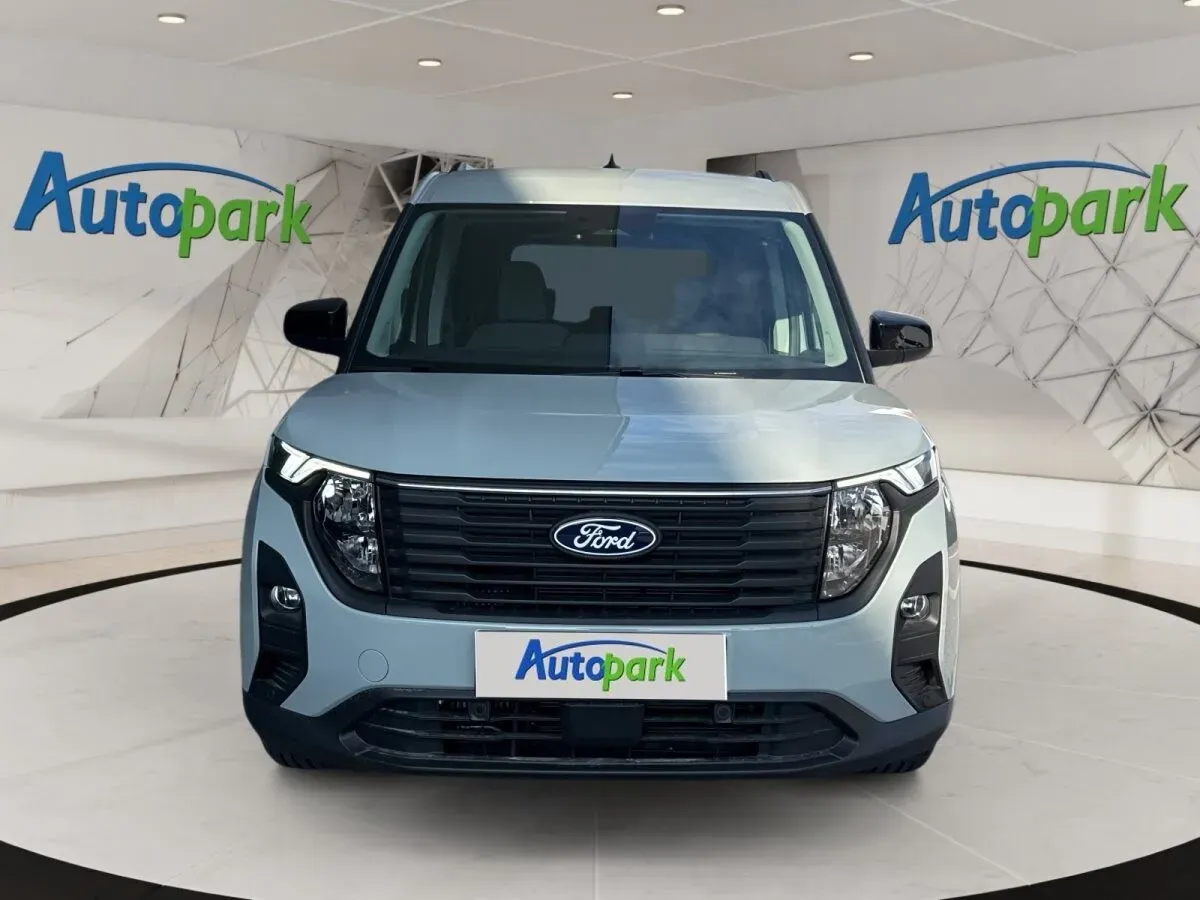 Ford Tourneo Courier Titanium 2026 photo 2