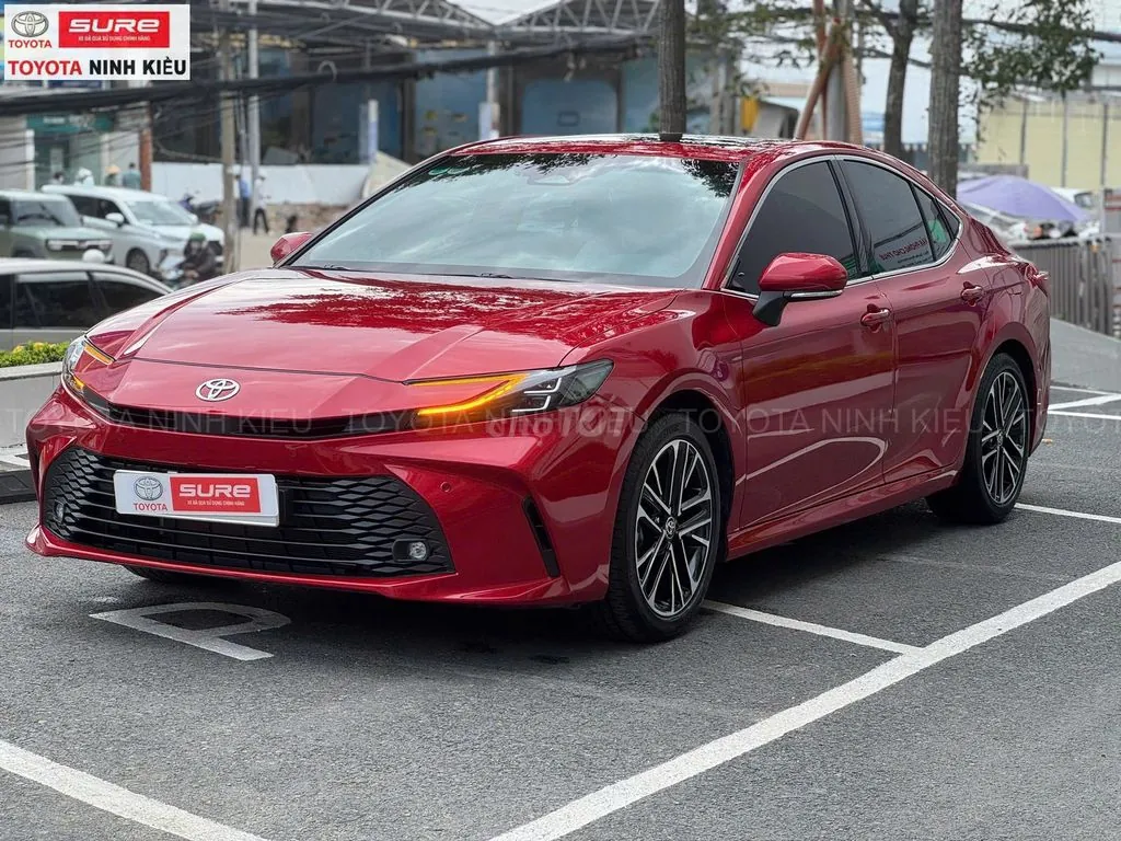 Toyota Camry 2025 photo 2
