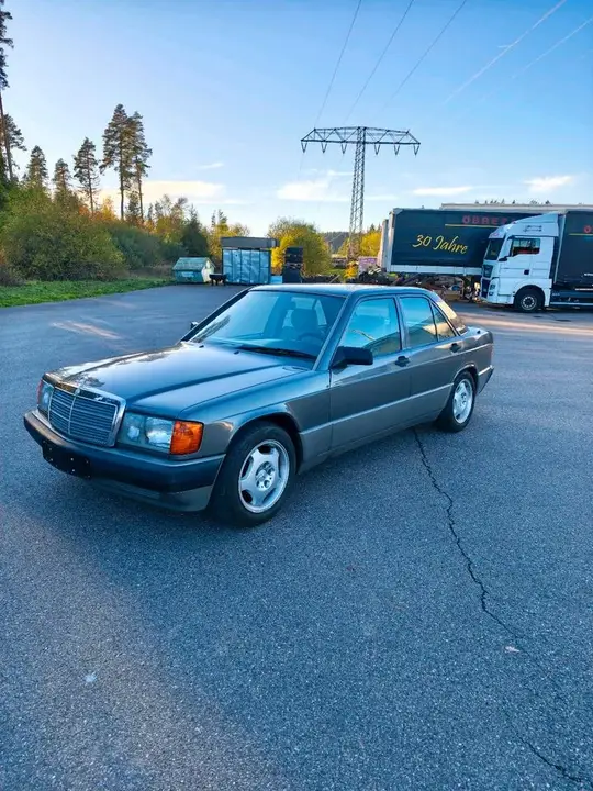 Mercedes-Benz 190E