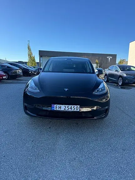 Tesla Model Y 2023 photo 4
