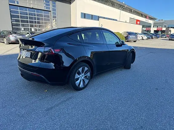 Tesla Model Y 2023 photo 3