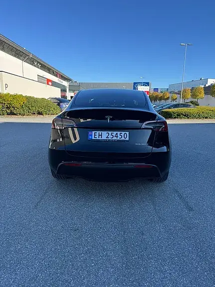 Tesla Model Y 2023 photo 5