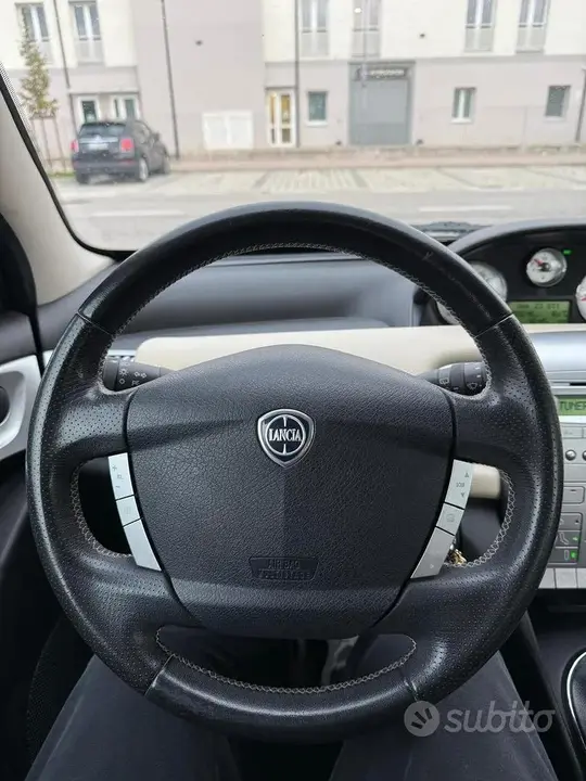 Lancia Ypsilon 2011 photo 3
