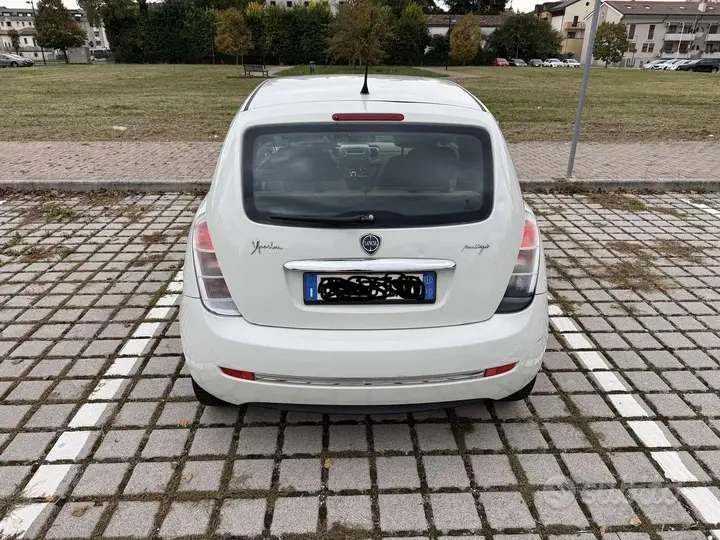 Lancia Ypsilon 2011 photo 2