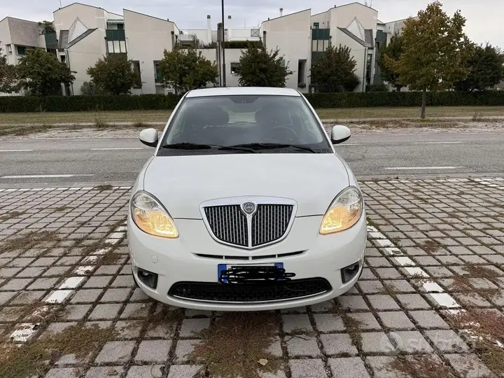 Lancia Ypsilon