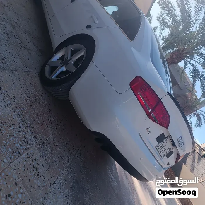 Audi A4 2012 photo 2