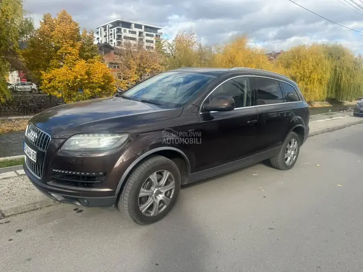 Audi Q7 2010 photo 3
