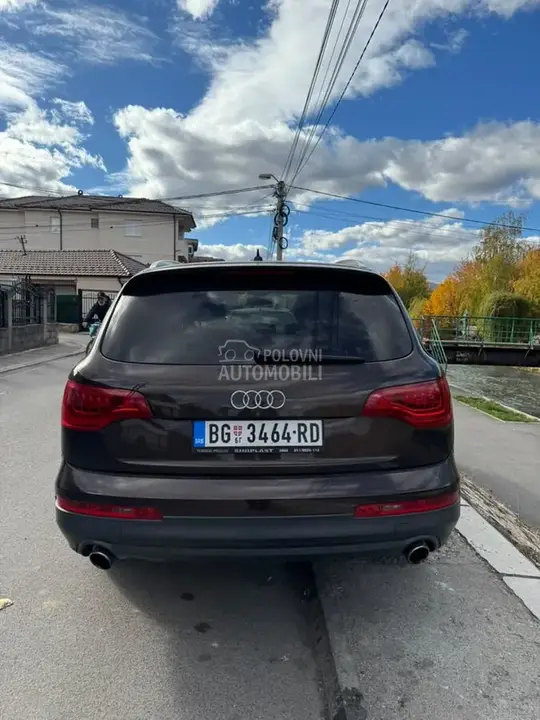 Audi Q7 2010 photo 2