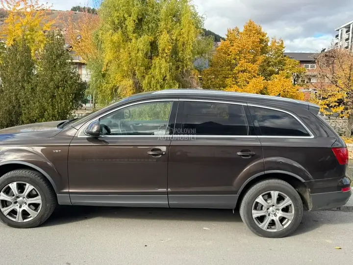 Audi Q7 2010 photo 4