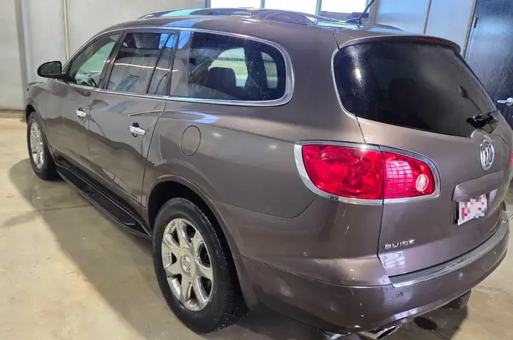 Buick Enclave 2008 photo 2