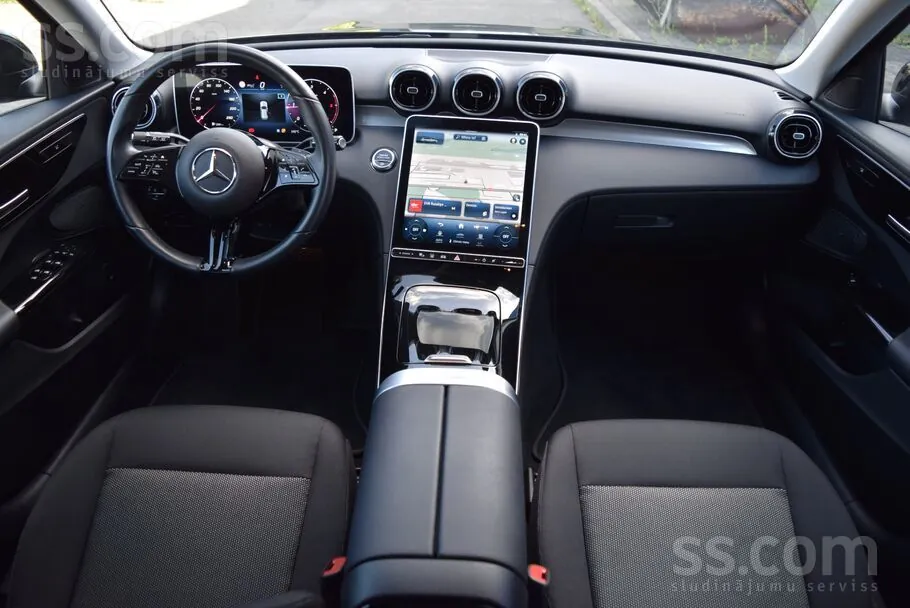 Mercedes-Benz C200 2023 photo 4