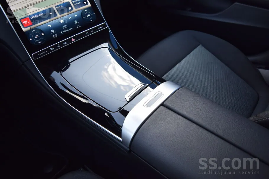 Mercedes-Benz C200 2023 photo 5