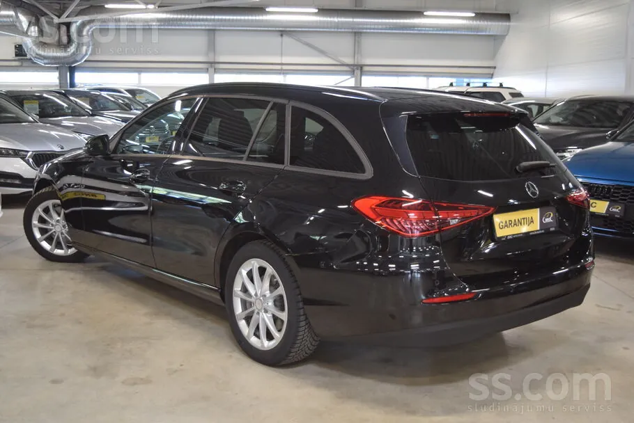 Mercedes-Benz C200 2023 photo 2