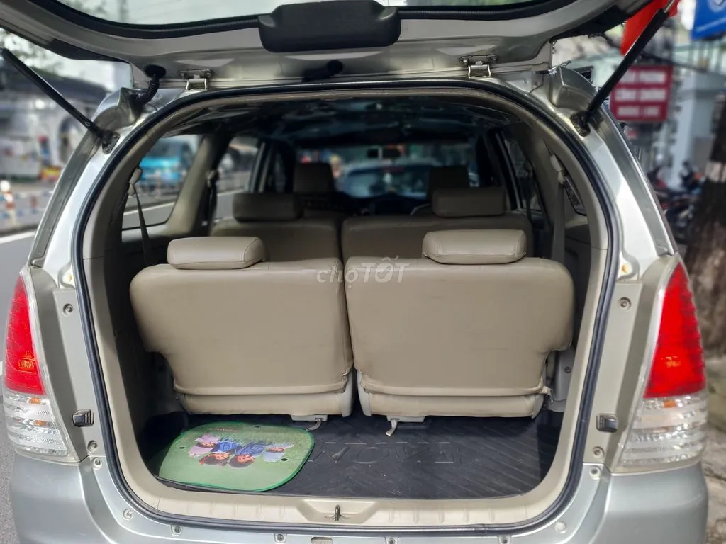 Toyota Innova 2010 photo 2