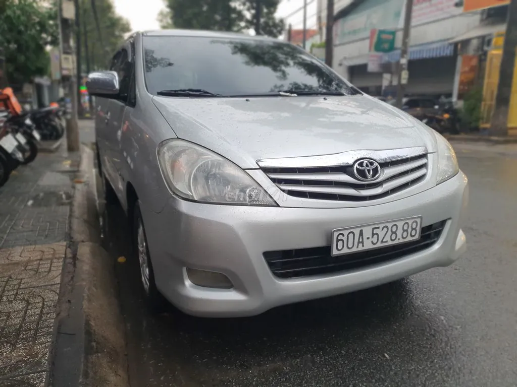 Toyota Innova 2010 photo 4