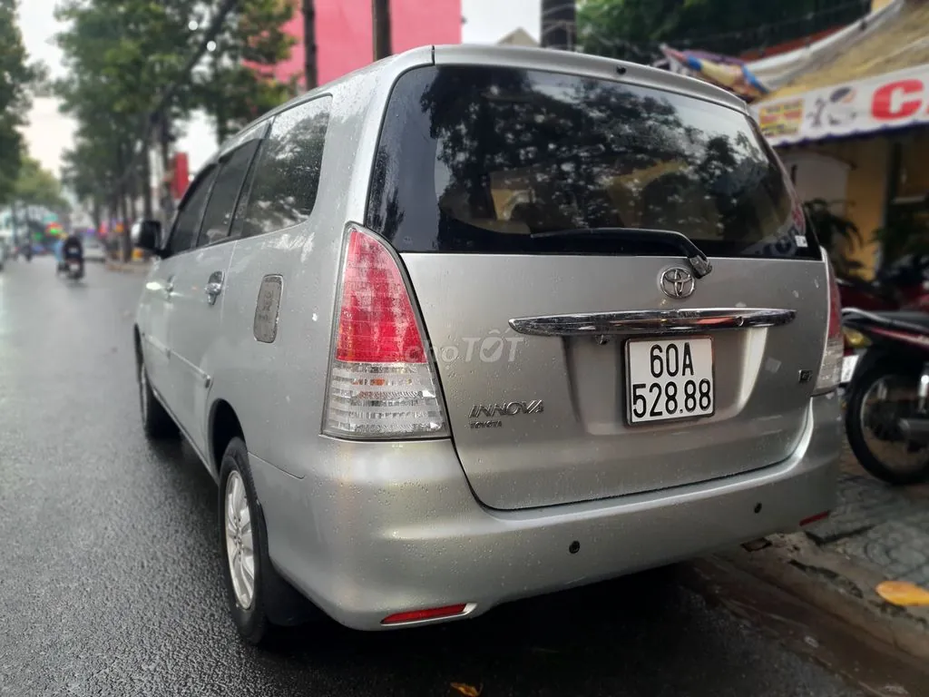 Toyota Innova 2010 photo 5