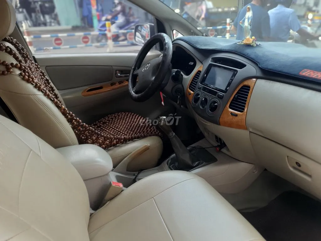 Toyota Innova 2010 photo 3