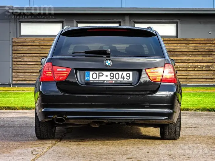 BMW 320D Touring 2010 photo 5