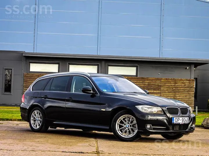BMW 320D Touring 2010 photo 3