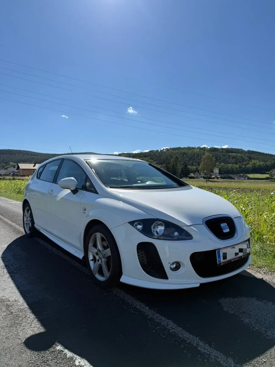 Seat Leon 2011 photo 2