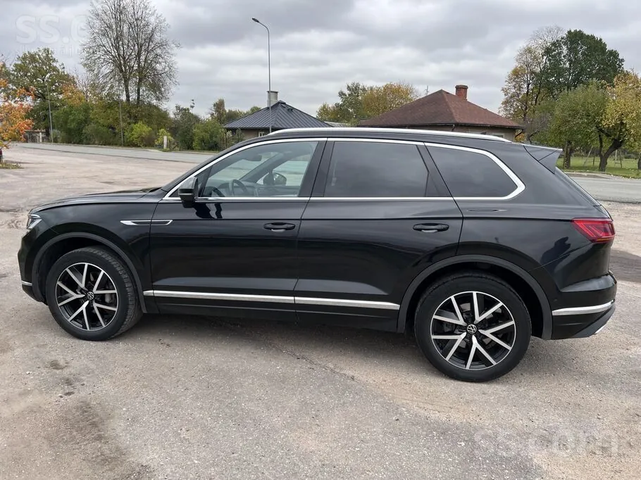 Volkswagen Touareg 2023 photo 2