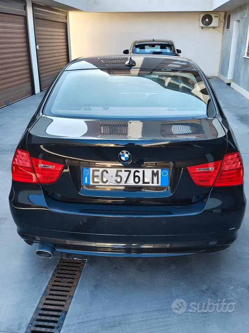 BMW 320D 2010 photo 2