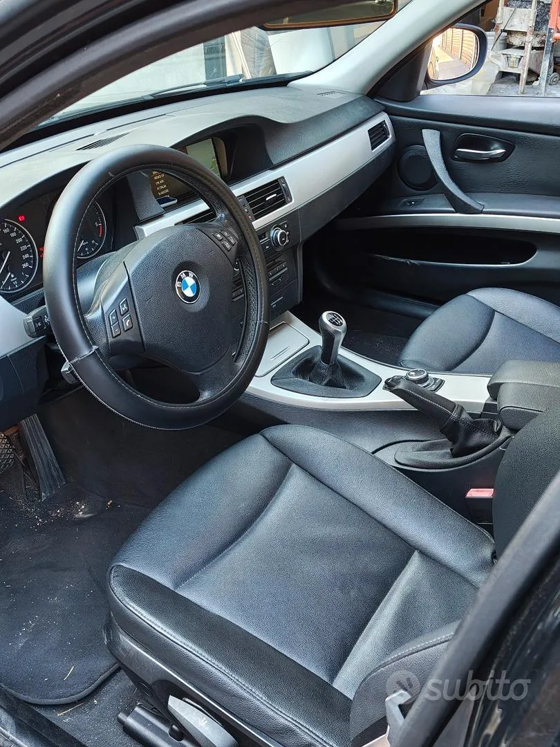 BMW 320D 2010 photo 4