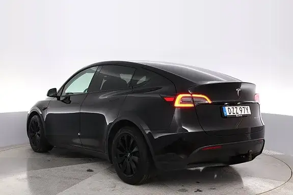 Tesla Model Y 2023 photo 4