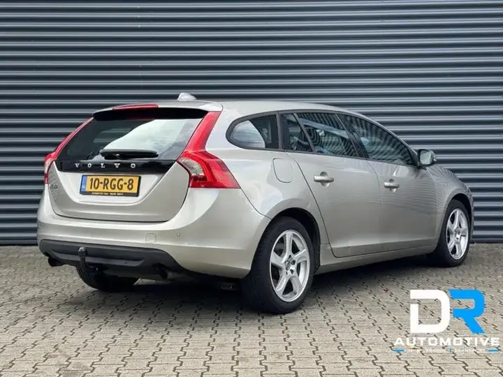 Volvo V60 2011 photo 2