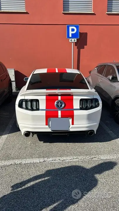 Ford Mustang 2010 photo 3