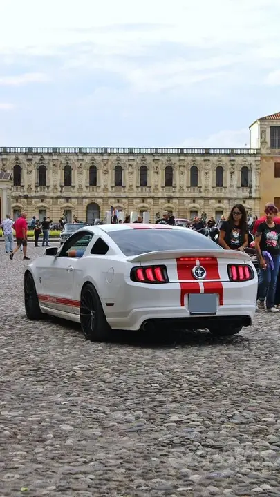 Ford Mustang 2010 photo 4