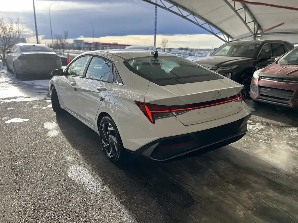 Hyundai Elantra 2026 photo 2
